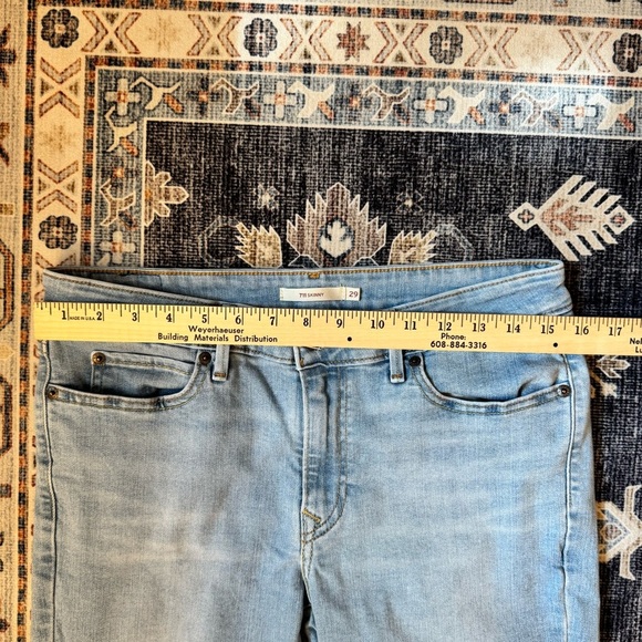Levi’s 711 Skinny Women’s Jeans Light Wash Distressed Hem Size 29 - Picture 15 of 16